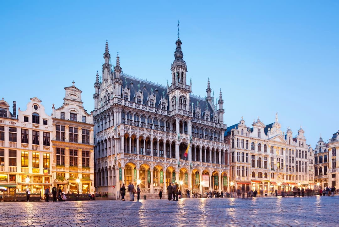 Brussels-1GrandPlace-GettyIJorg-Greuel-58a4c6dc5f9b58a3c943d3c5.jpg Grand-Place & Îlot Sacré