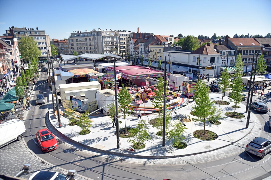 Place dumon.jpg The Stockel Market at Place Dumon
